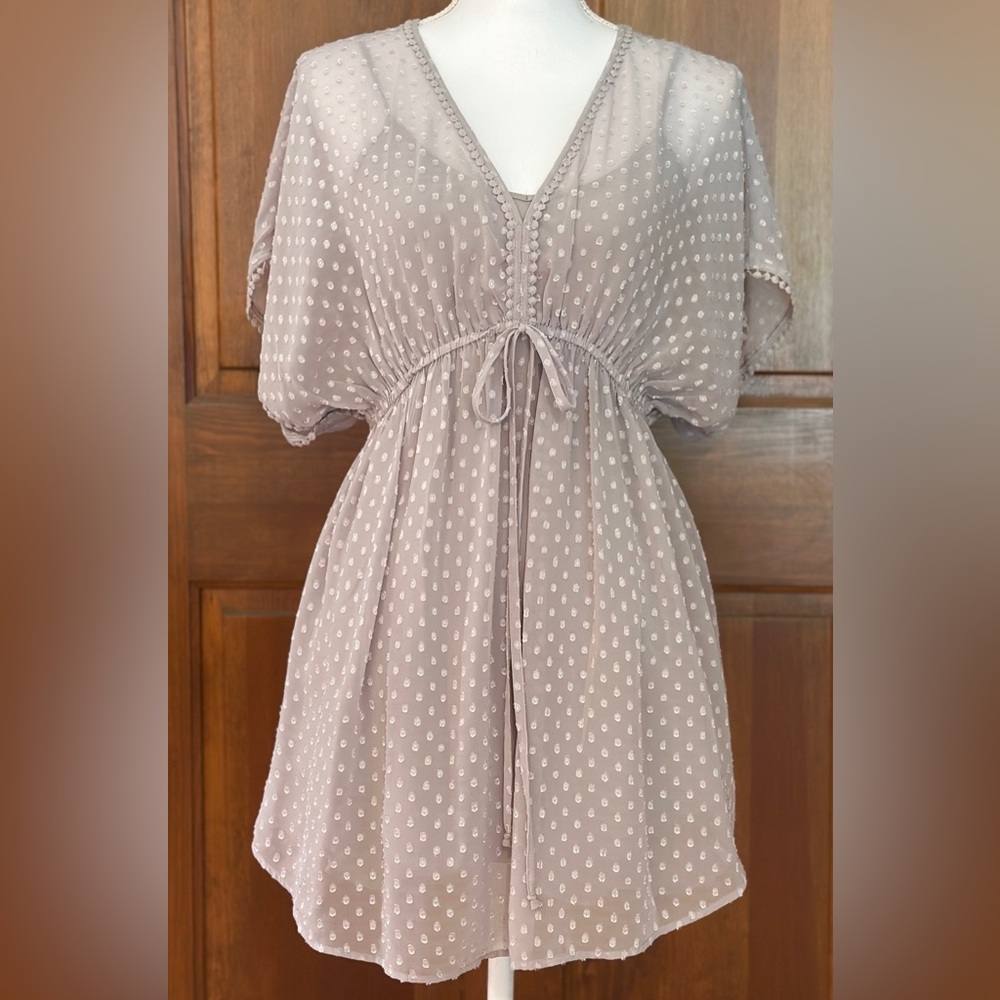 Daniel Rainn lavender sheer top w/cami. High waist V-neck, decorative accents